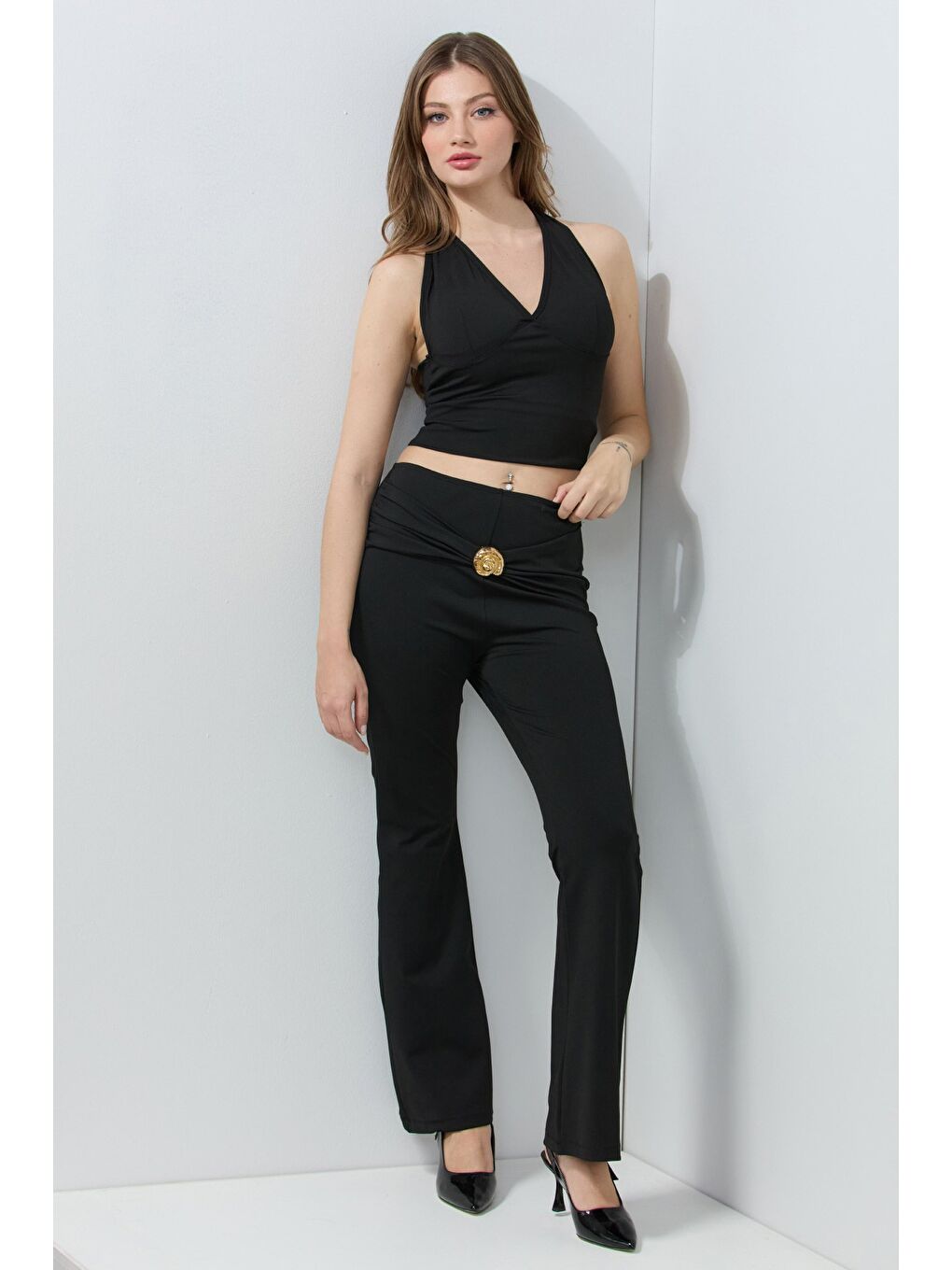 Siyah Kemer Aksesuarlı Dalgıç Kumaş Flare Pantolon-2