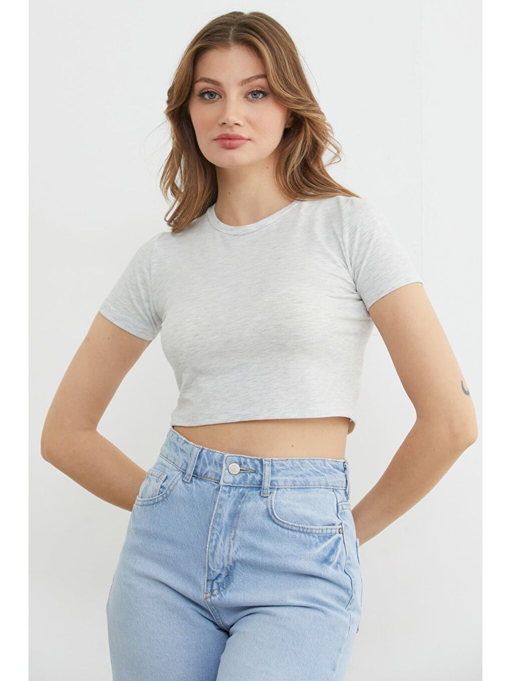 Gri Basic Bisiklet Yaka Crop Tişört-3