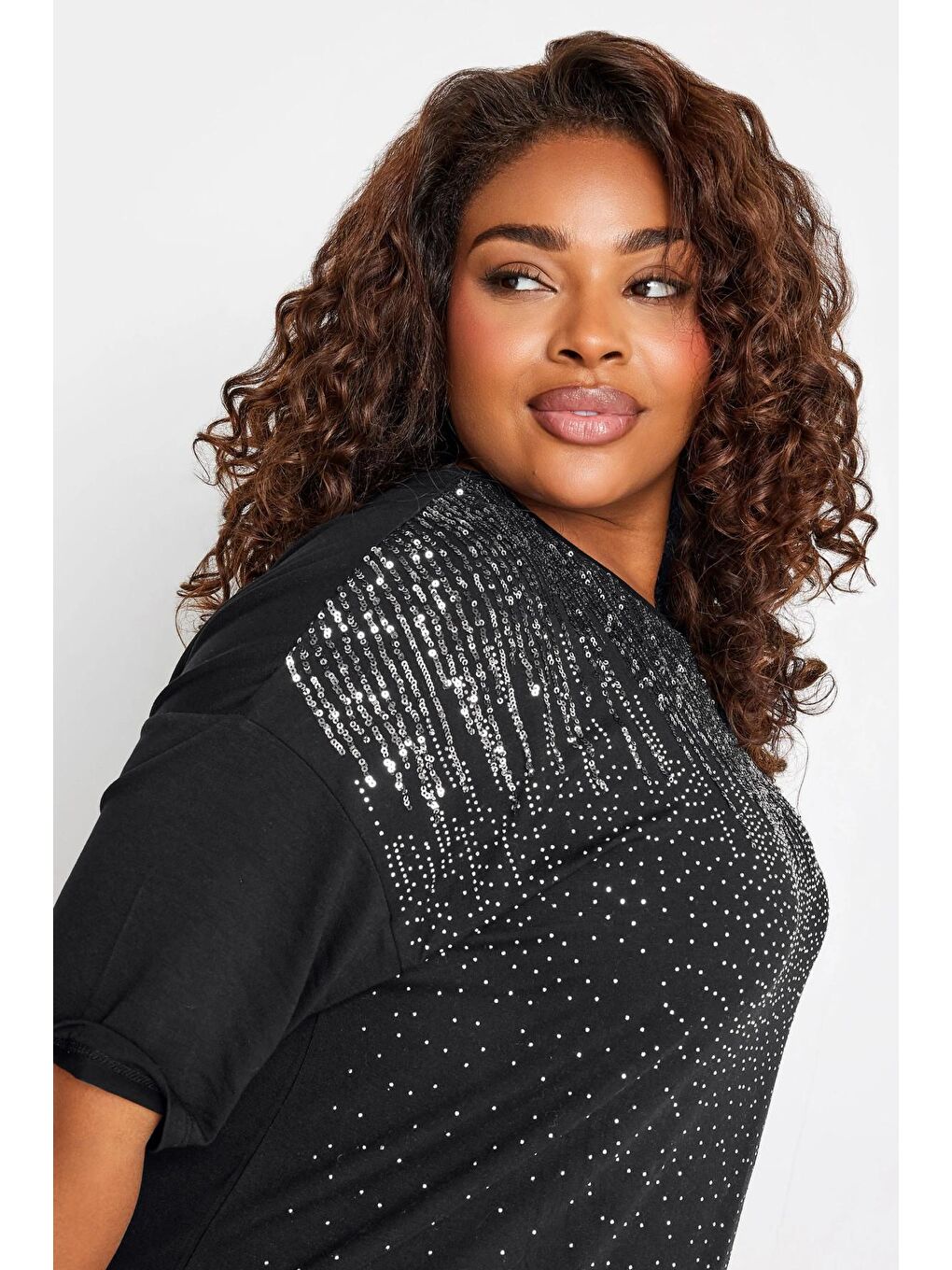 Siyah Büyük Beden Bisiklet Yaka Payet İşlemeli Kısa Kollu Bluz 302552-1