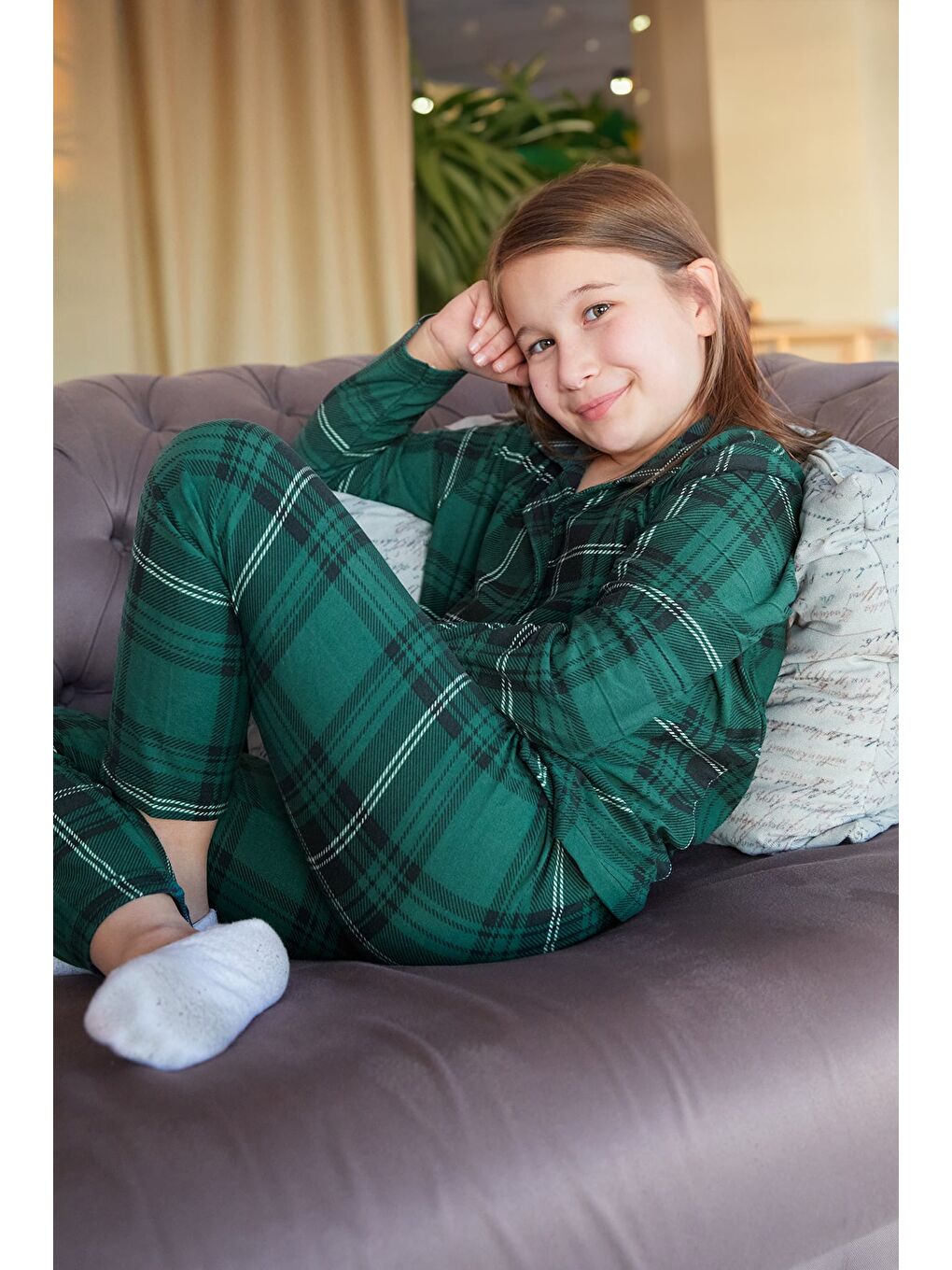 Yeşil Ekose Desenli Süet Kız Çocuk Pijama Takımı