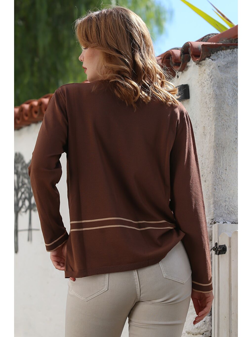 Kahverengi V Yaka Uzun Kol Yırtmaçlı Şeritli Triko Kazak 65 60-7