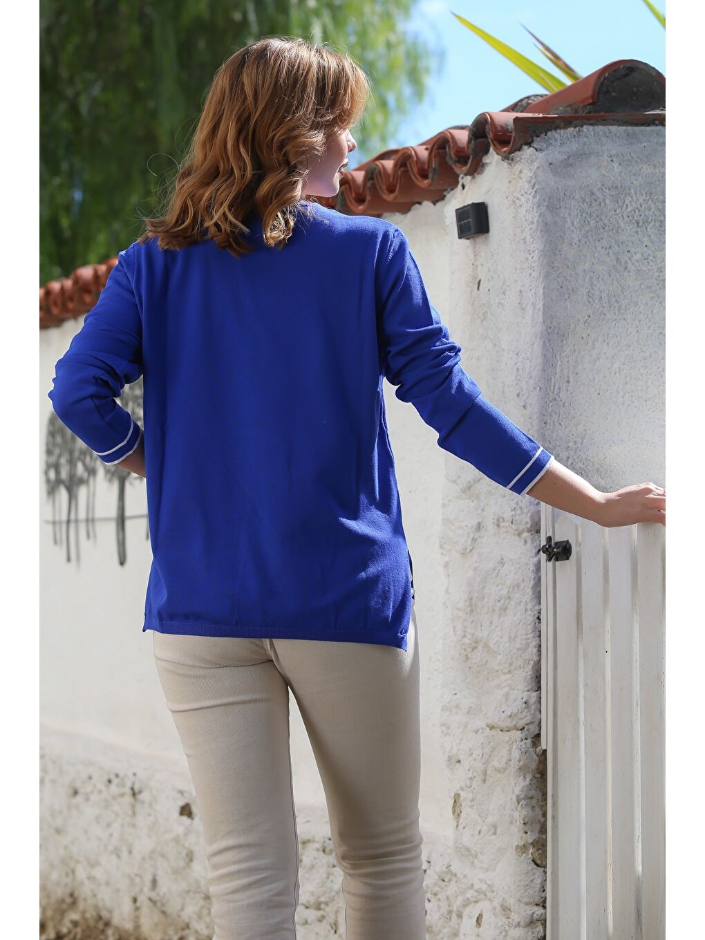 Mavi V Yaka Uzun Kol İnce Yırtmaçlı Triko Kazak 65 60-1