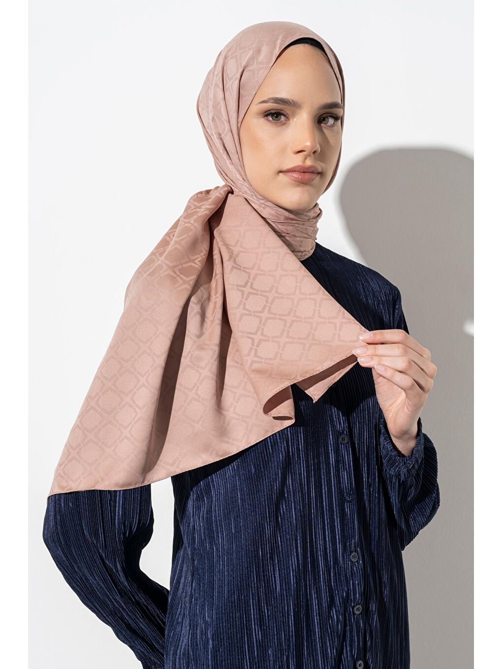 Bej Kadın Geometrik Desen Jakarlı Şal-1