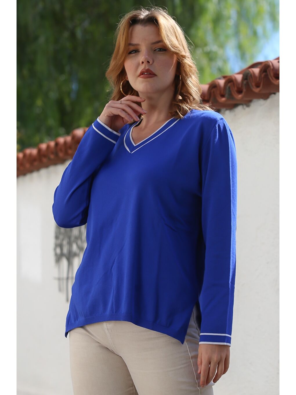 Mavi V Yaka Uzun Kol İnce Yırtmaçlı Triko Kazak 65 60-3