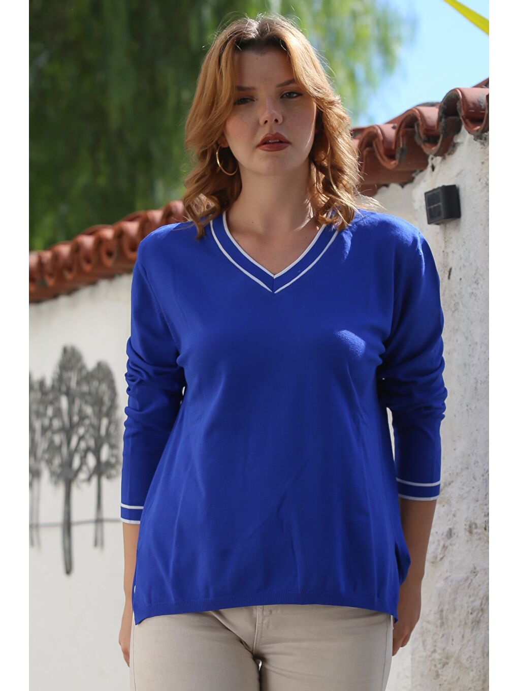 Mavi V Yaka Uzun Kol İnce Yırtmaçlı Triko Kazak 65 60-4