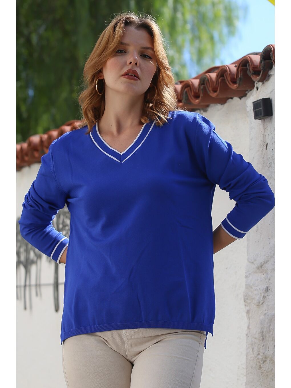 Mavi V Yaka Uzun Kol İnce Yırtmaçlı Triko Kazak 65 60-5