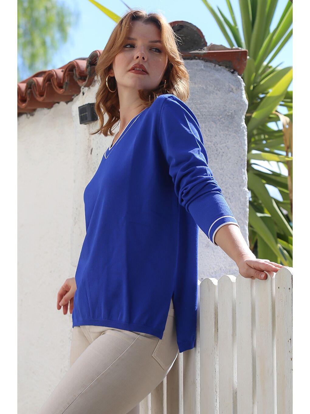 Mavi V Yaka Uzun Kol İnce Yırtmaçlı Triko Kazak 65 60-7