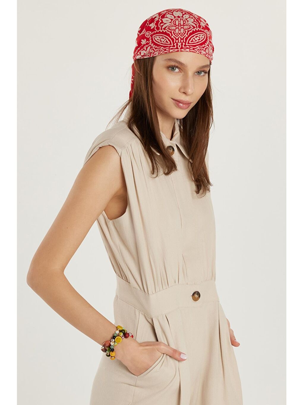 Kadın Slim Fit Dar Kesim Sıfır Kollu Düğmeli Polo Yaka Bej Tulum-1