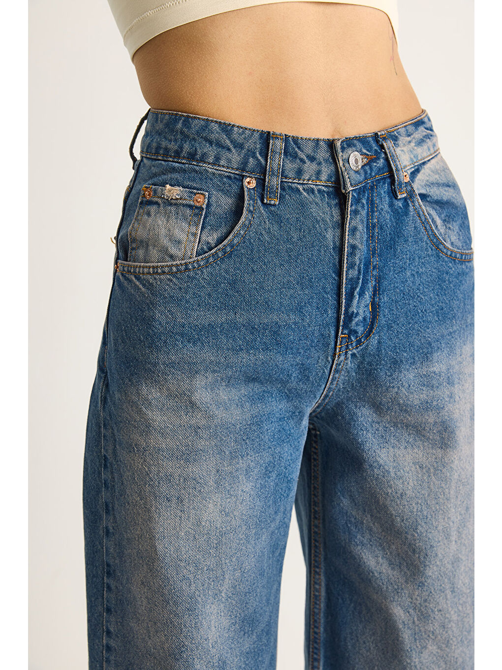 Mavi Kadın Yüksek Bel Soluk Efektli Bol Kesim Denim Pantolon-5