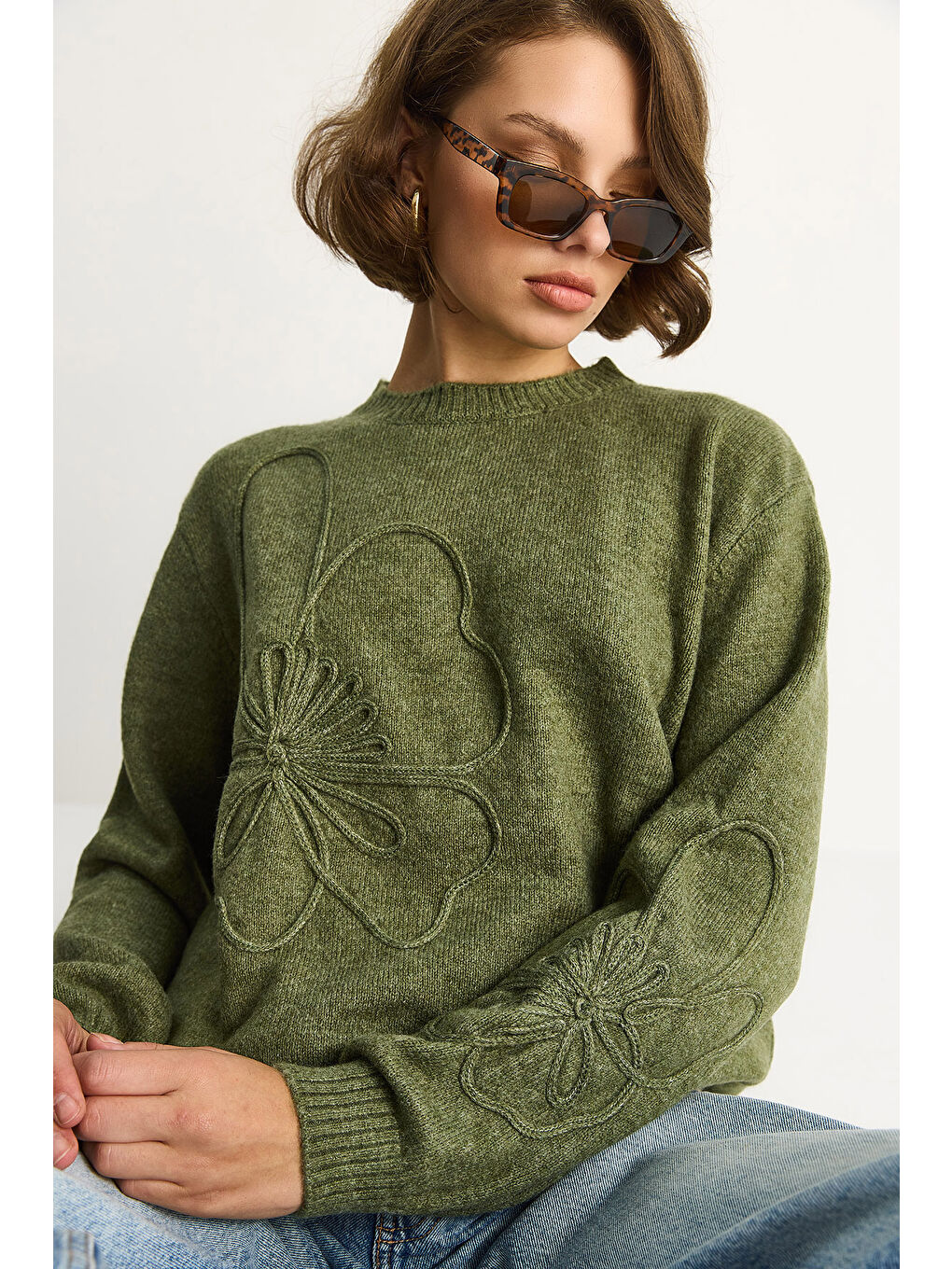 Yeşil Kadın Yumuşak Dokulu Çiçek Desen İşlmeli Triko Kazak