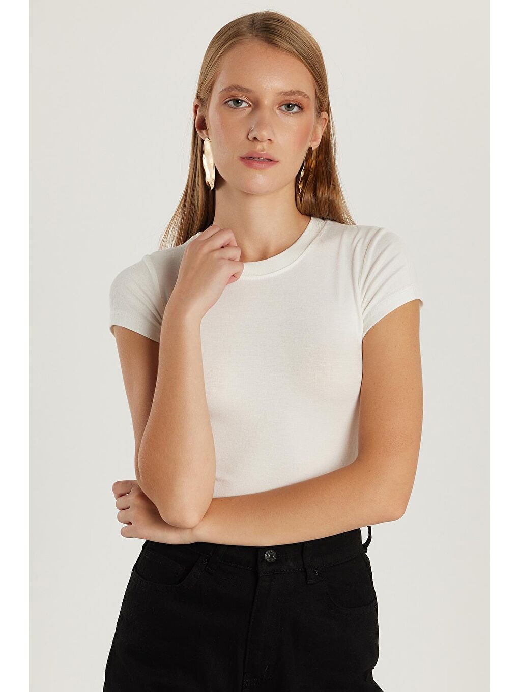 Kadın Regular Fit Klasik Kesim Bisiklet Yaka Viskon Kumaş Ultra Soft Beyaz Tişört