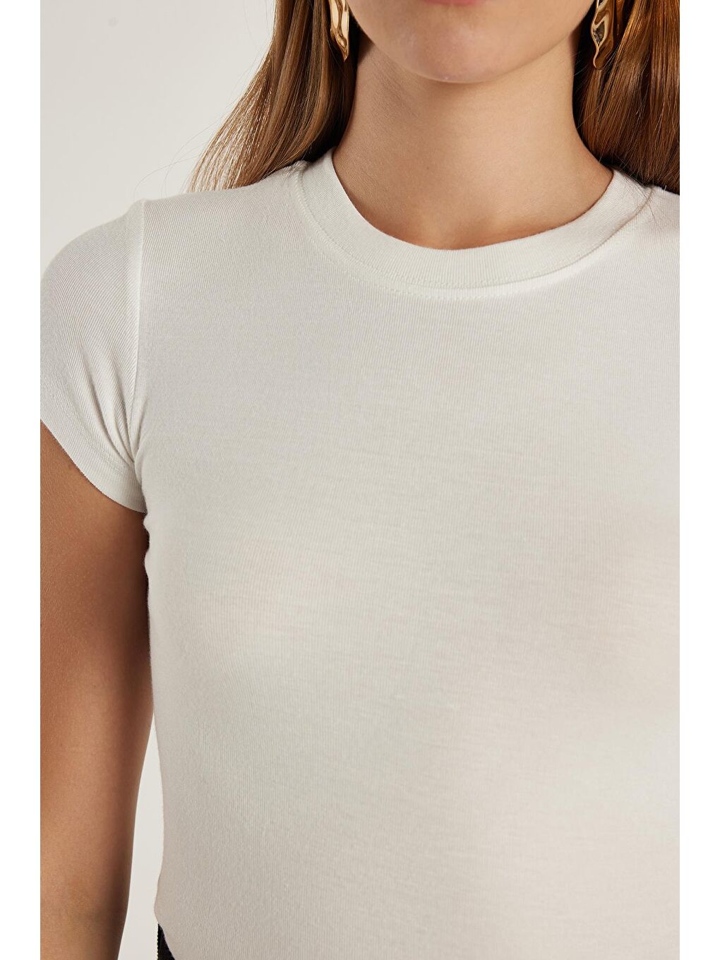 Kadın Regular Fit Klasik Kesim Bisiklet Yaka Viskon Kumaş Ultra Soft Beyaz Tişört-2