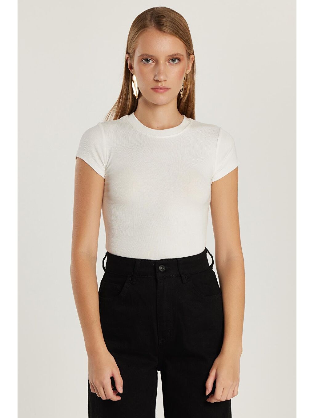 Kadın Regular Fit Klasik Kesim Bisiklet Yaka Viskon Kumaş Ultra Soft Beyaz Tişört-3