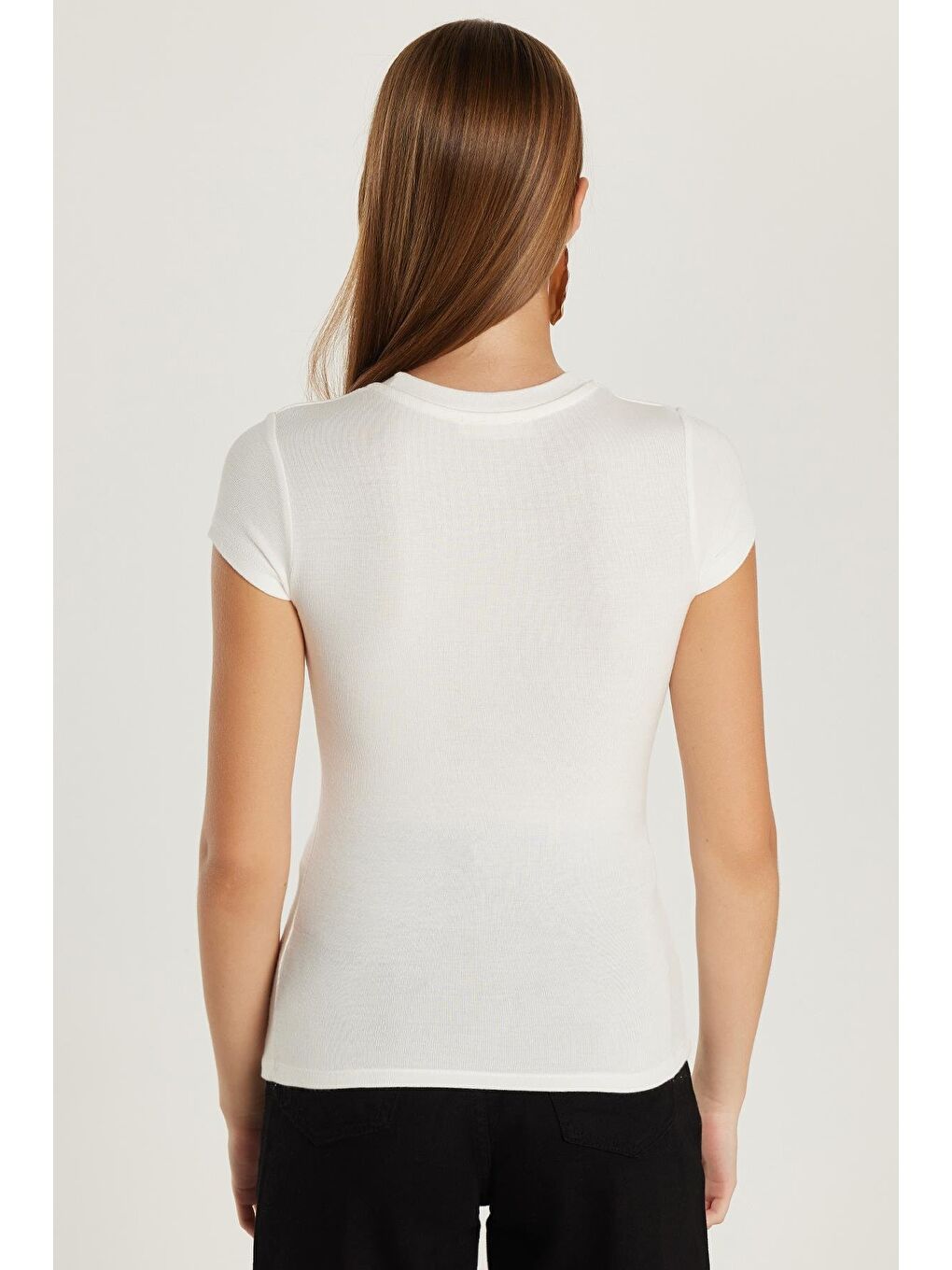 Kadın Regular Fit Klasik Kesim Bisiklet Yaka Viskon Kumaş Ultra Soft Beyaz Tişört-4