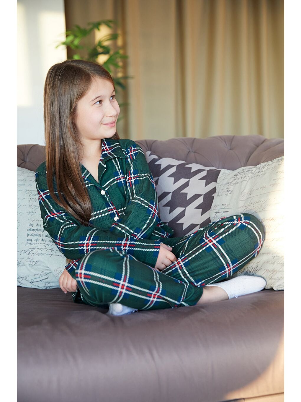 Haki Ekose Desenli Süet Kız Çocuk Pijama Takımı