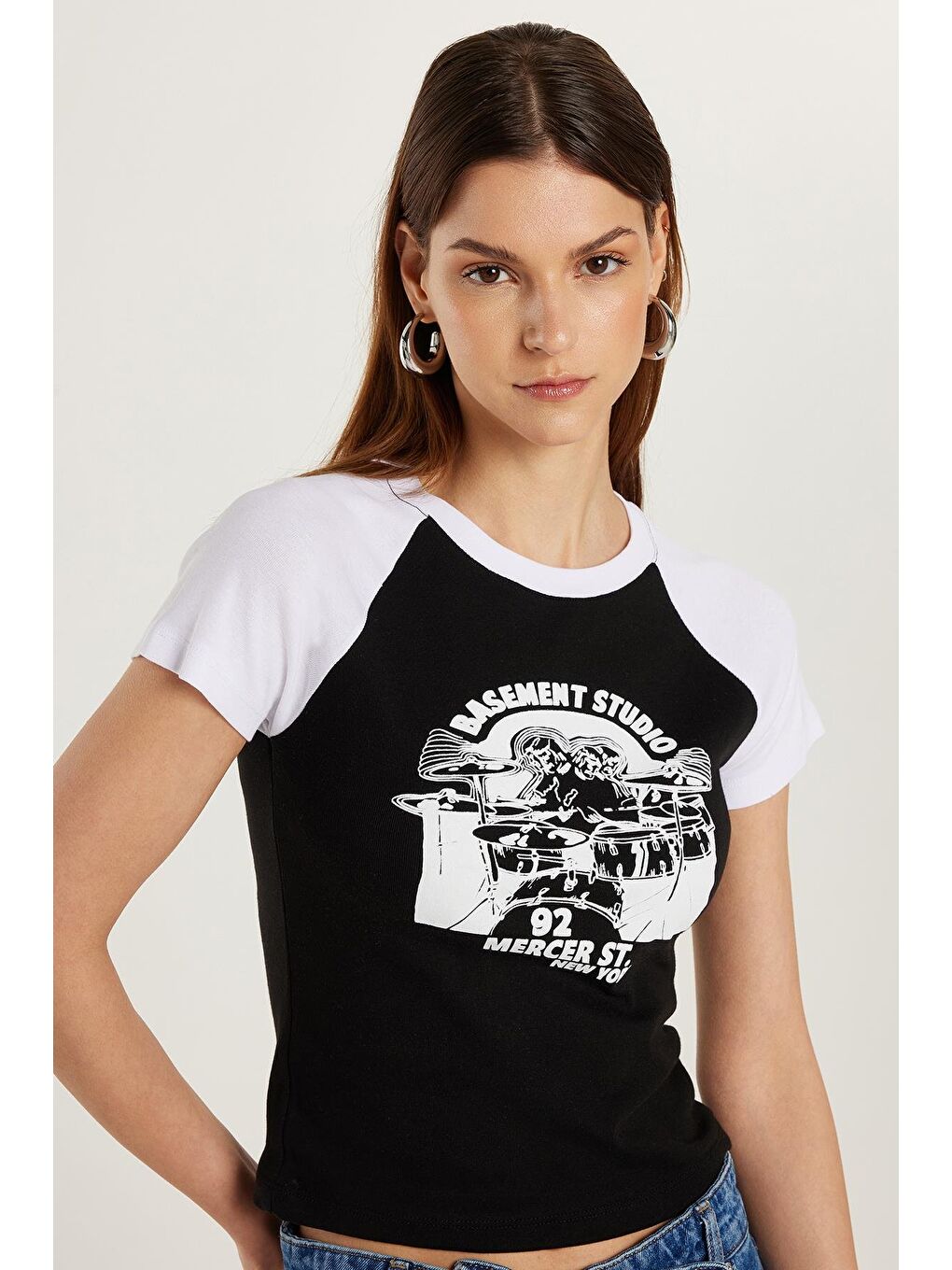Kadın Slim Fit Dar Kesim %100 Pamuk Kısa Kollu Bisiklet Yaka Baskılı Siyah Tişört-1