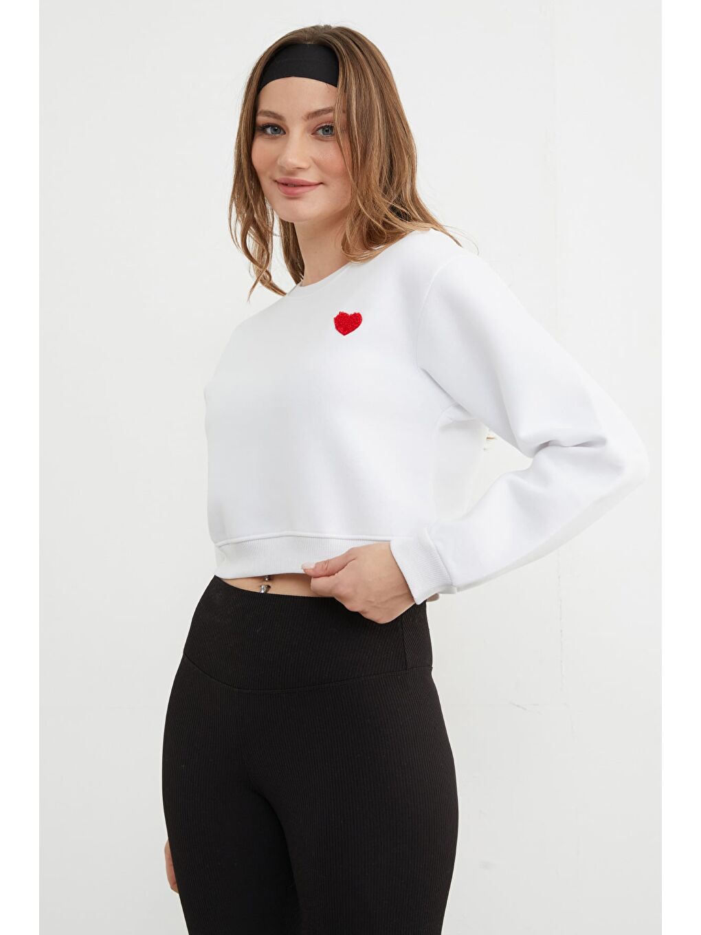 Kırmızı 3 İplik Kalp Nakışlı Crop Sweatshirt-4