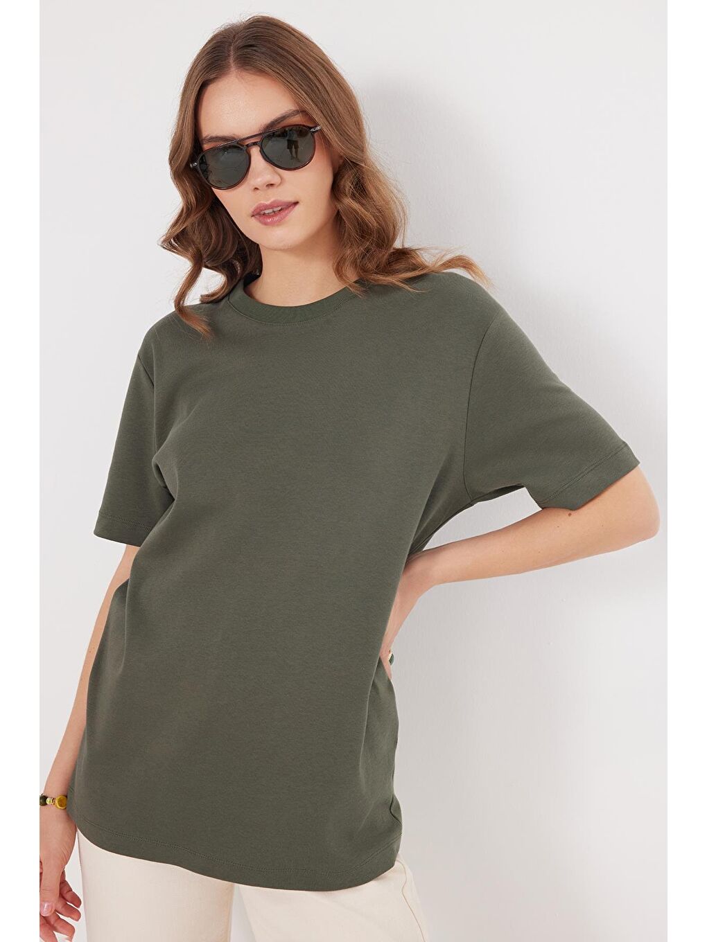 Kadın Relax Fit Rahat Kesim %100 Pamuk Yumuşak Dokulu Hafif Kalın Basic Bisiklet Yaka Haki Tişört