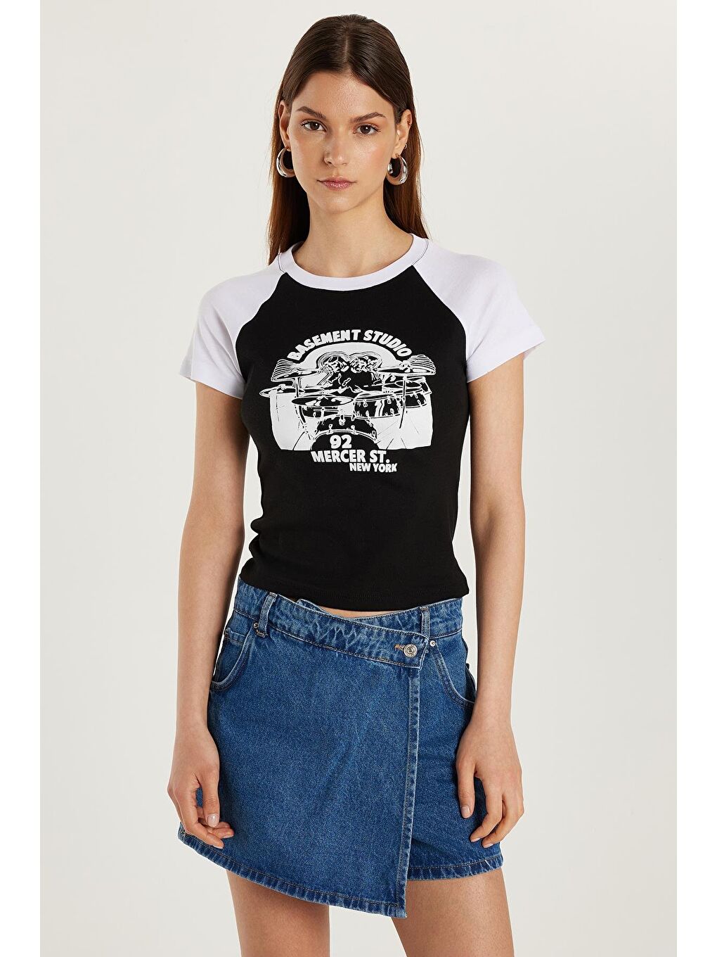 Kadın Slim Fit Dar Kesim %100 Pamuk Kısa Kollu Bisiklet Yaka Baskılı Siyah Tişört-3