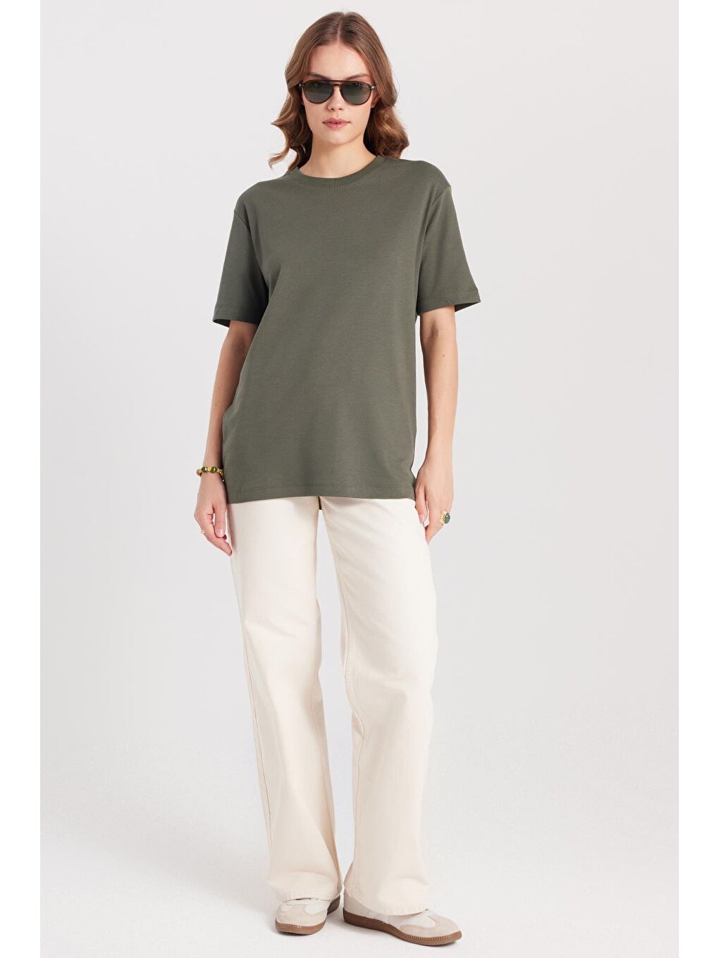 Kadın Relax Fit Rahat Kesim %100 Pamuk Yumuşak Dokulu Hafif Kalın Basic Bisiklet Yaka Haki Tişört-3