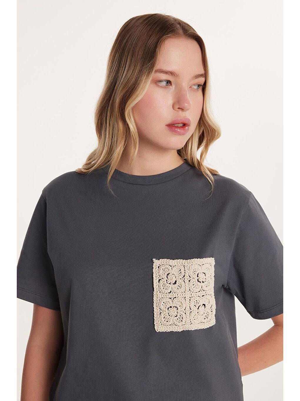 Kadın Relax Fit Rahat Kesim %100 Pamuk Baskılı Bisiklet Yaka Antrasit Tişört