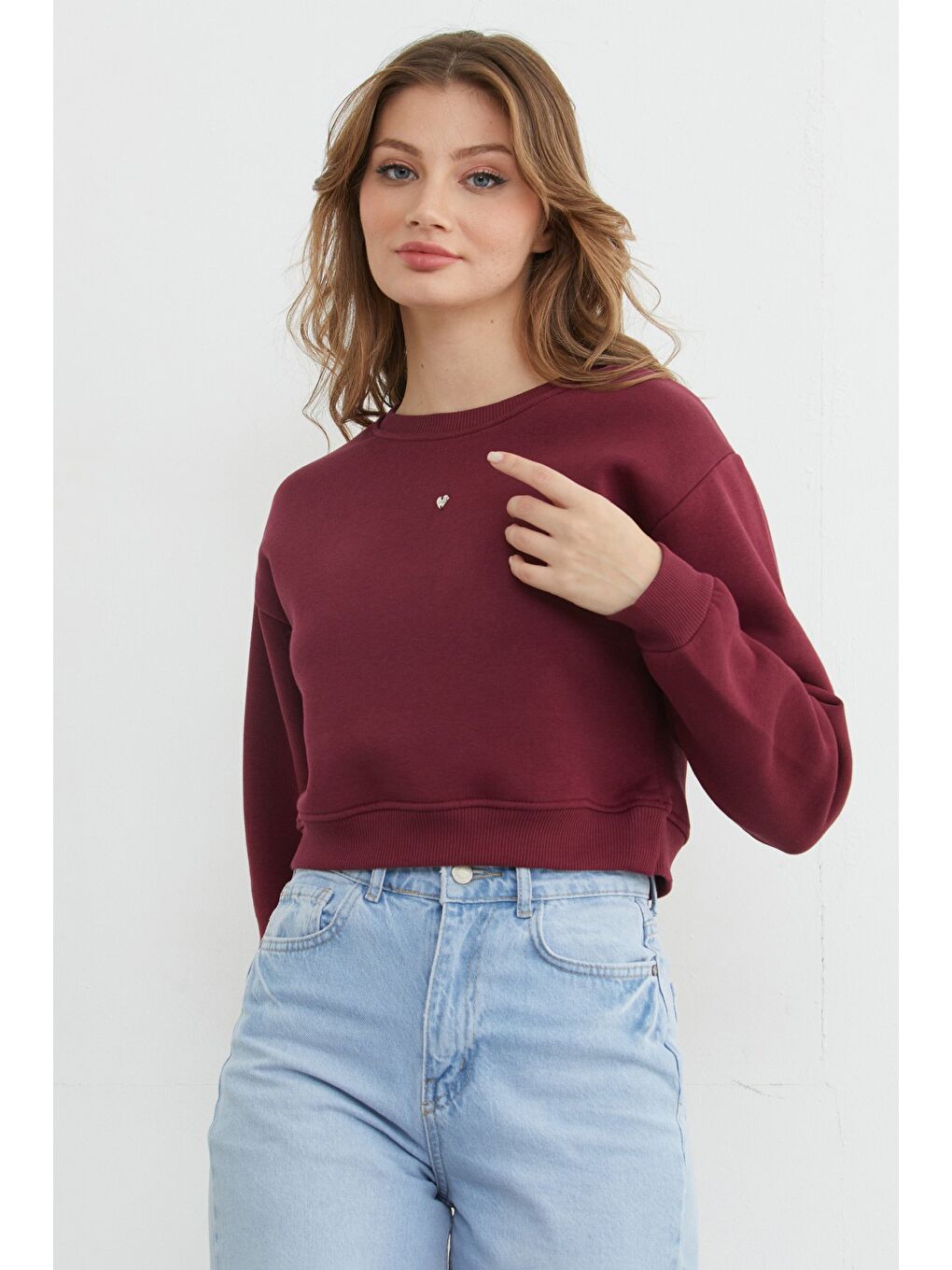 Bordo 3 İplik Kalp Aksesuarlı Crop Sweatshirt-1