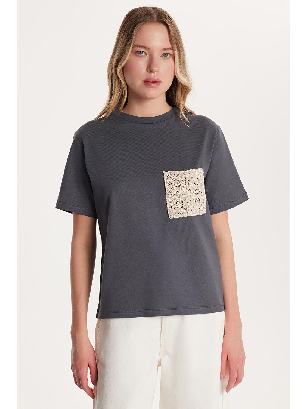 Kadın Relax Fit Rahat Kesim %100 Pamuk Baskılı Bisiklet Yaka Antrasit Tişört-1