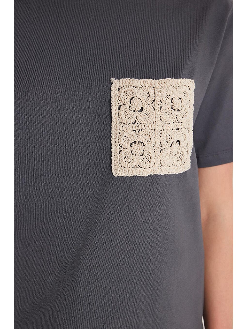 Kadın Relax Fit Rahat Kesim %100 Pamuk Baskılı Bisiklet Yaka Antrasit Tişört-2