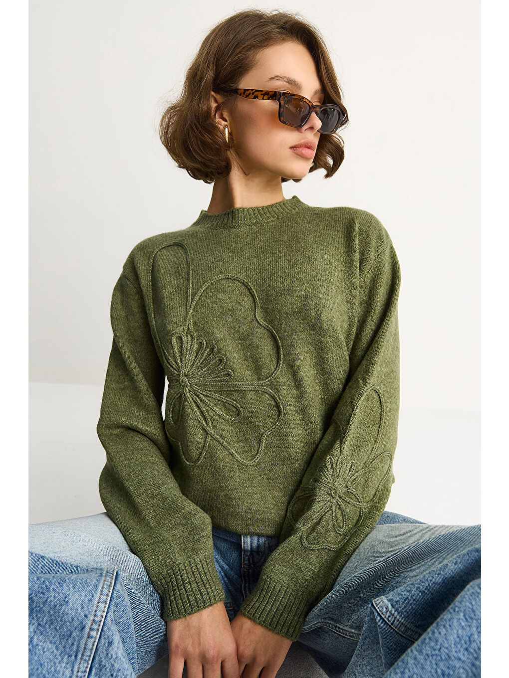 Yeşil Kadın Yumuşak Dokulu Çiçek Desen İşlmeli Triko Kazak-2