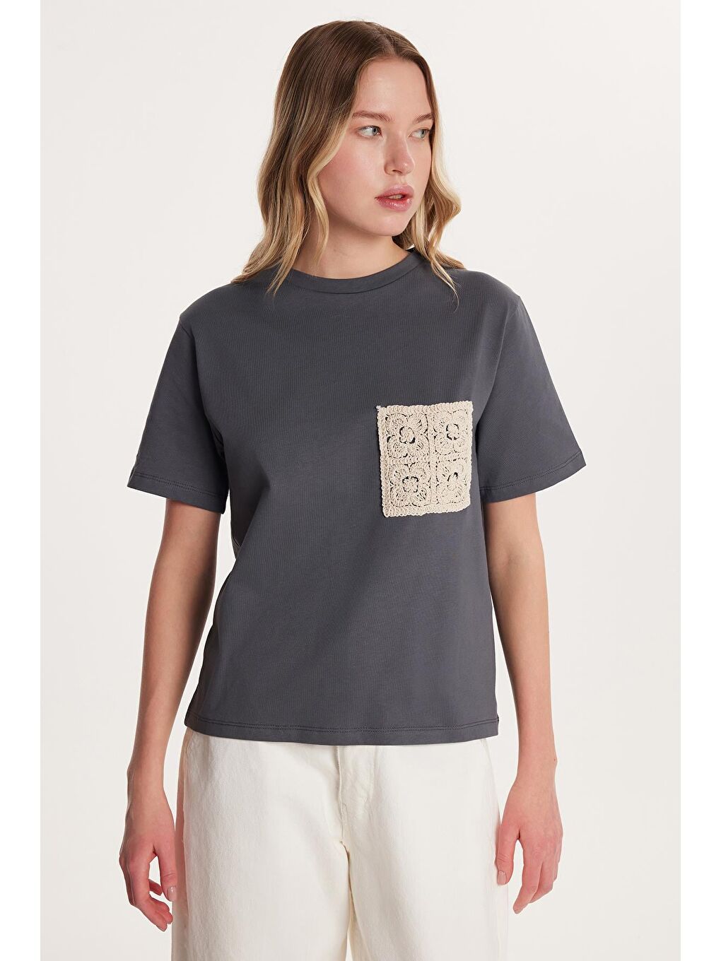 Kadın Relax Fit Rahat Kesim %100 Pamuk Baskılı Bisiklet Yaka Antrasit Tişört-3