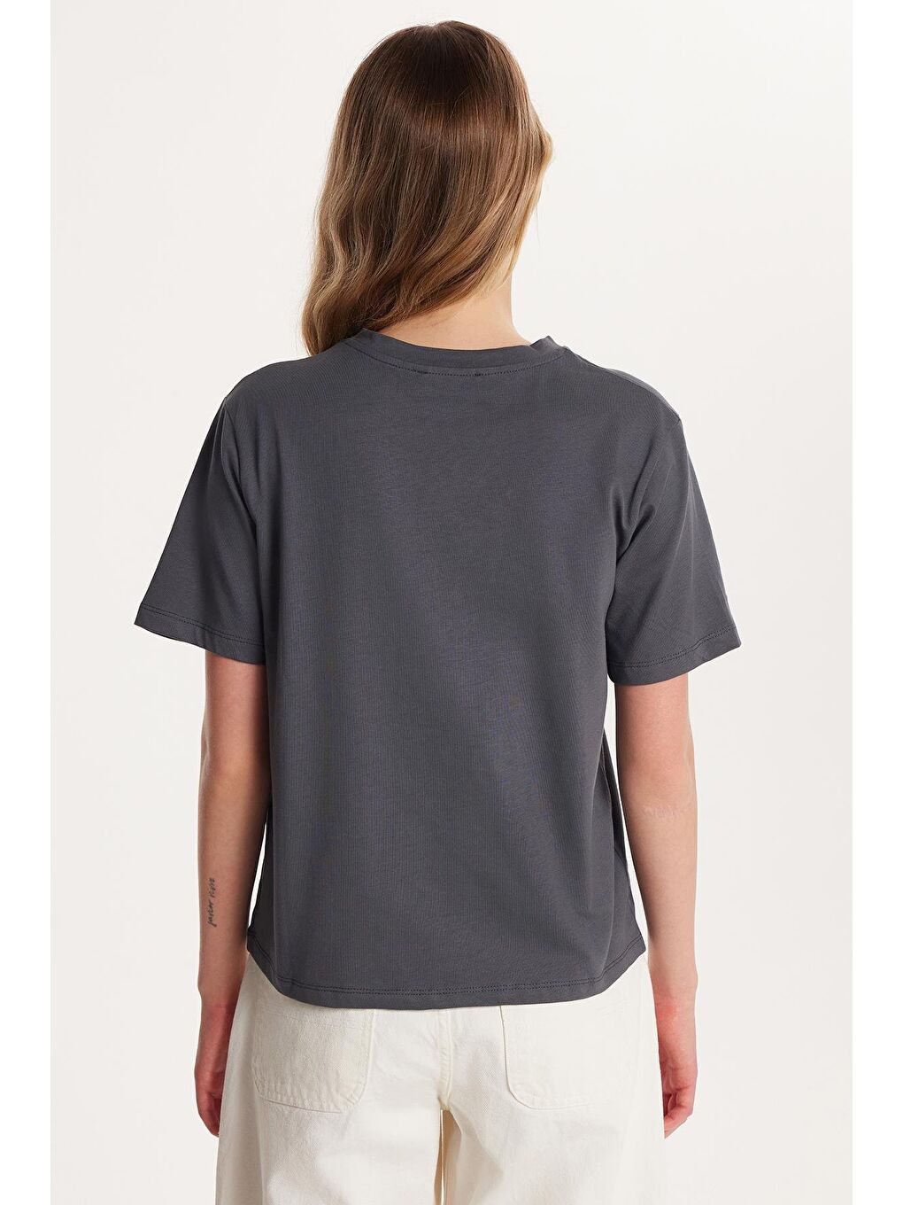 Kadın Relax Fit Rahat Kesim %100 Pamuk Baskılı Bisiklet Yaka Antrasit Tişört-4