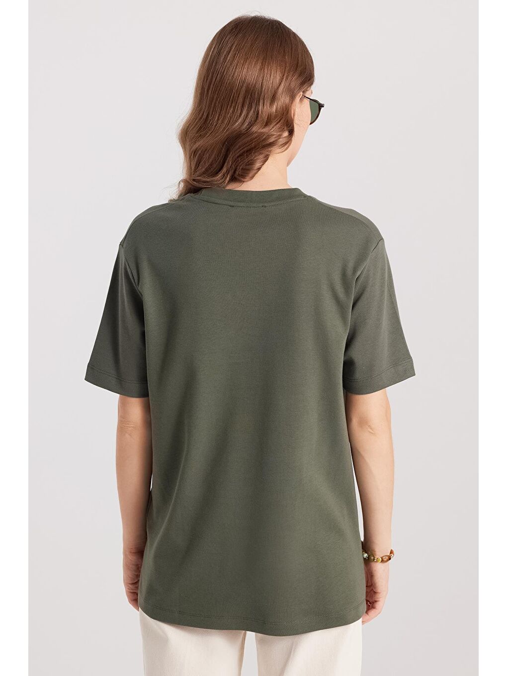 Kadın Relax Fit Rahat Kesim %100 Pamuk Yumuşak Dokulu Hafif Kalın Basic Bisiklet Yaka Haki Tişört-6