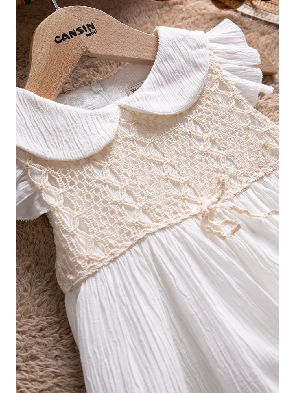 Beyaz Kolları Fırfırlı Dantel İşlemeli Kız Bebek Elbise 22655-1