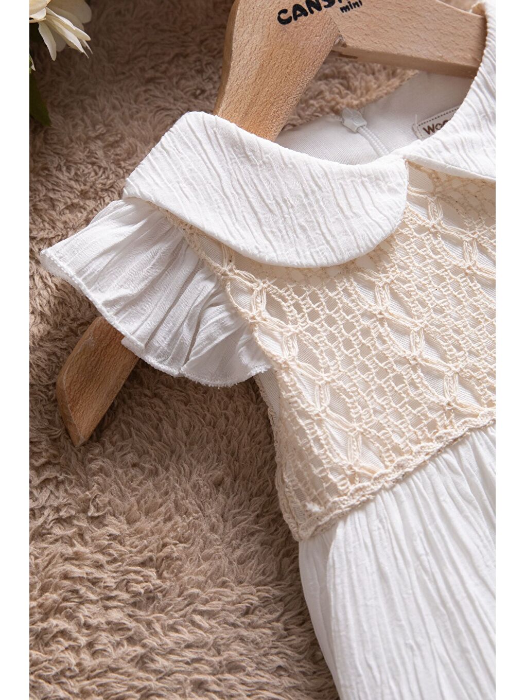 Beyaz Kolları Fırfırlı Dantel İşlemeli Kız Bebek Elbise 22655-2