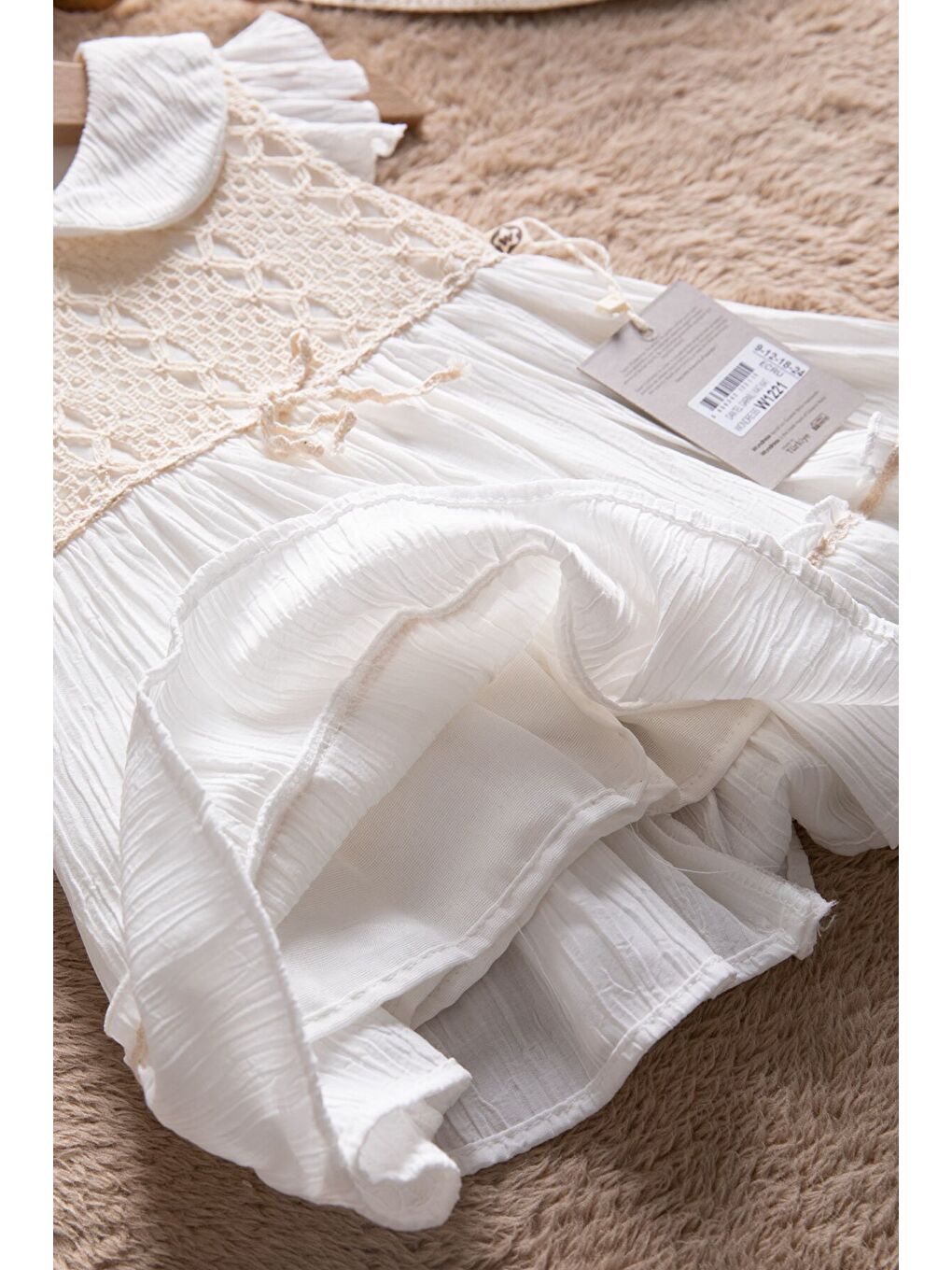 Beyaz Kolları Fırfırlı Dantel İşlemeli Kız Bebek Elbise 22655-3