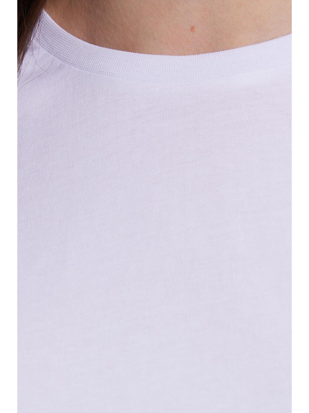 Kadın Relax Fit Rahat Kesim %100 Pamuk Bisiklet Yaka Beyaz Tişört-4