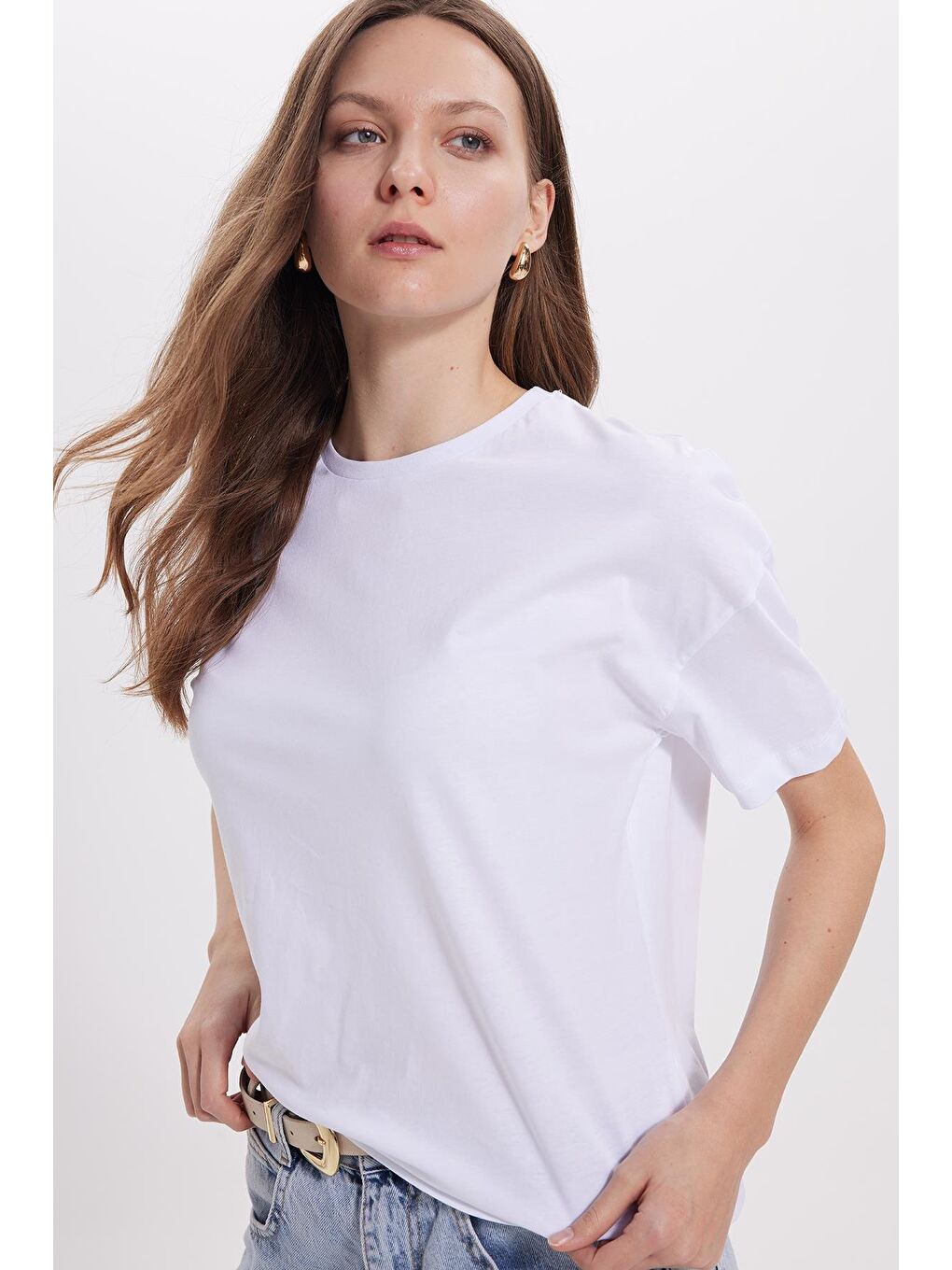 Kadın Relax Fit Rahat Kesim %100 Pamuk Bisiklet Yaka Beyaz Tişört-6