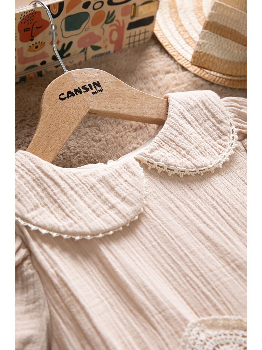 Kahverengi Dantel İşlemeli Kuşaklı Kız Çocuk Müslin Elbise 22660-3