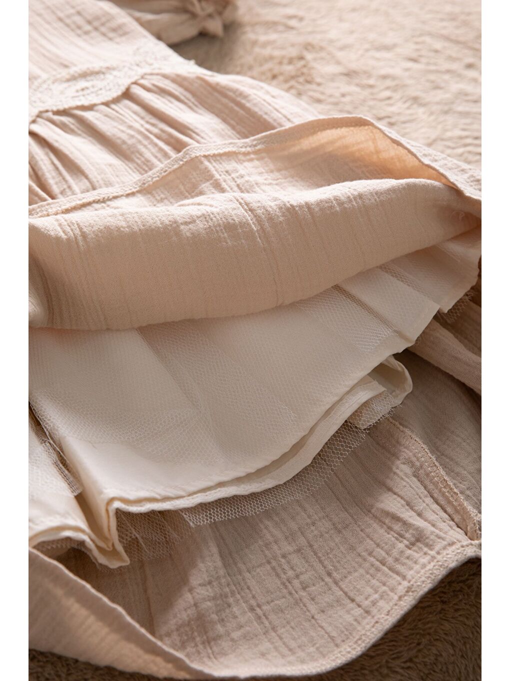 Kahverengi Dantel İşlemeli Kuşaklı Kız Çocuk Müslin Elbise 22660-4