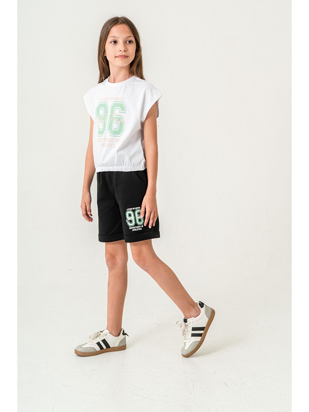 Beyaz 96 Girls Team Department Of Athletics Baskılı  Kız Çocuk Şort - Tişört Takımı-1