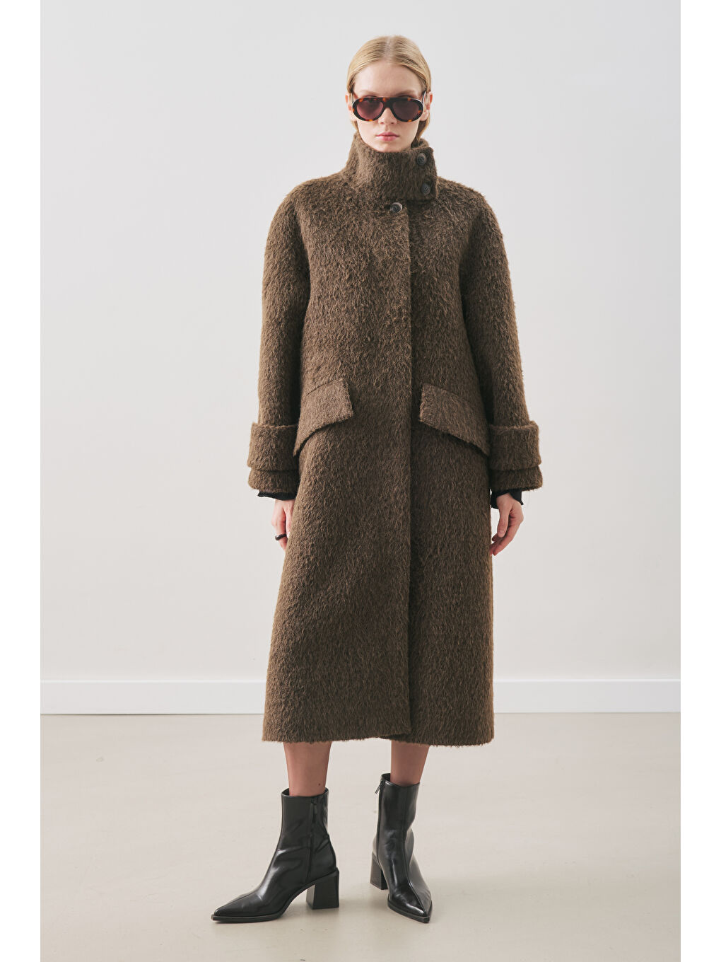 Bouchle Geniş Yakalı Kaban Kahverengi-3