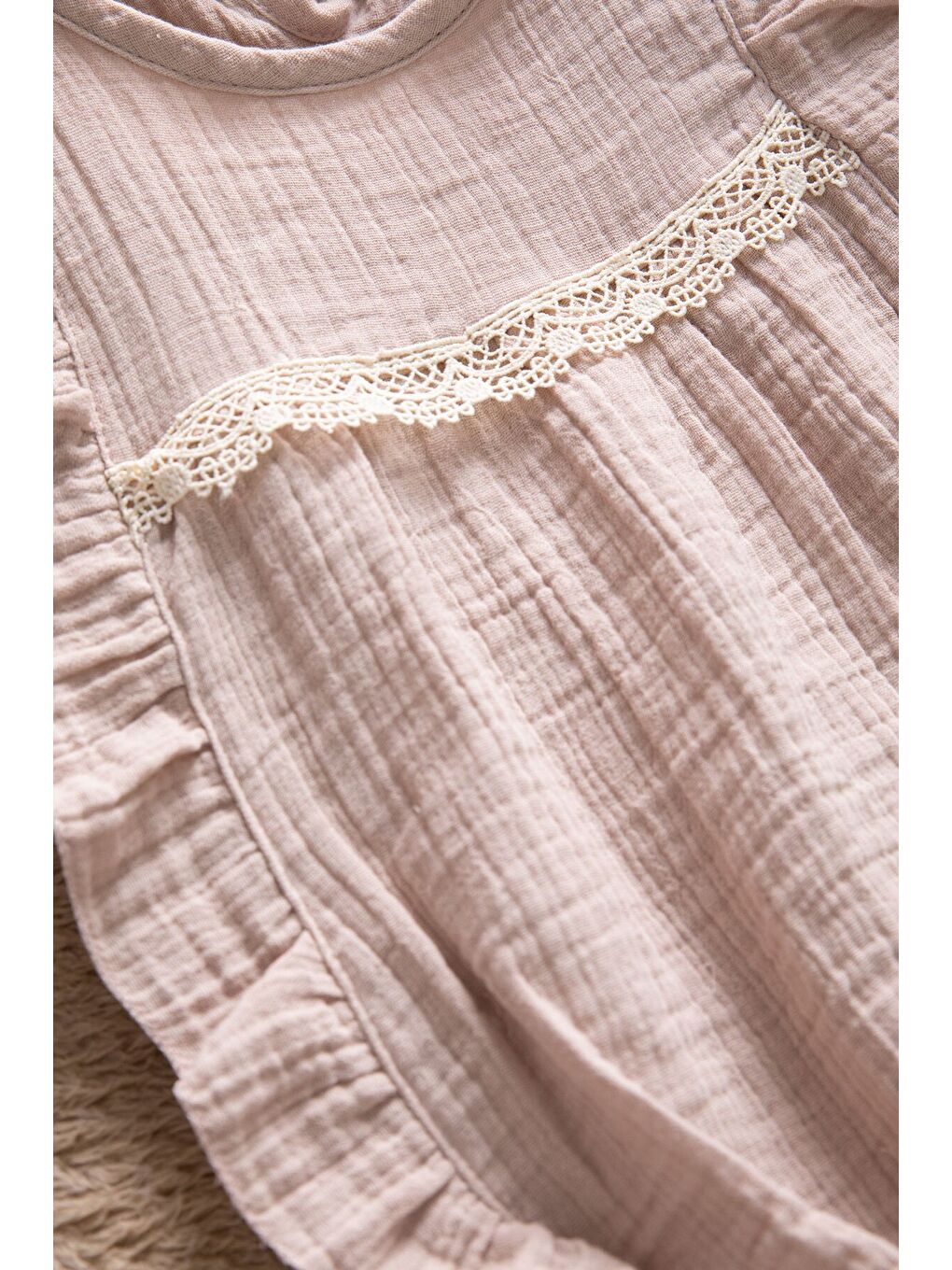 Kahverengi Dantel Detaylı Bluzlu Jean Şortlu Kız Çocuk 2li Takım 22662-2