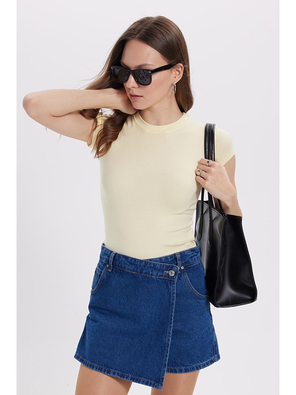 Kadın Regular Fit Klasik Kesim Bisiklet Yaka Viskon Kumaş Ultra Soft Sarı Tişört-4