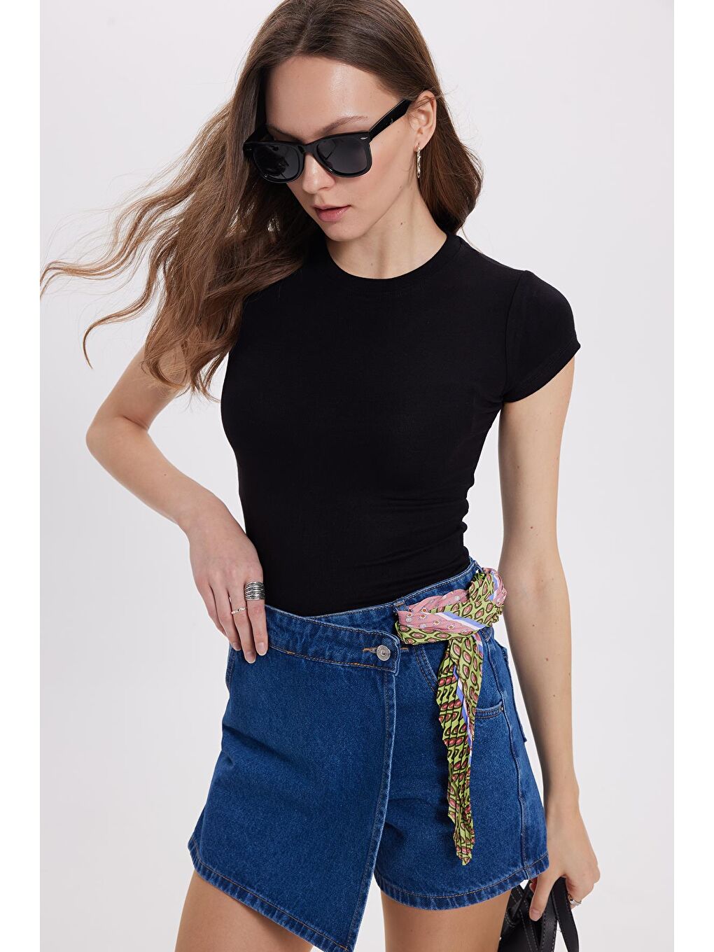 Kadın Regular Fit Klasik Kesim Bisiklet Yaka Viskon Kumaş Ultra Soft Siyah Tişört-1