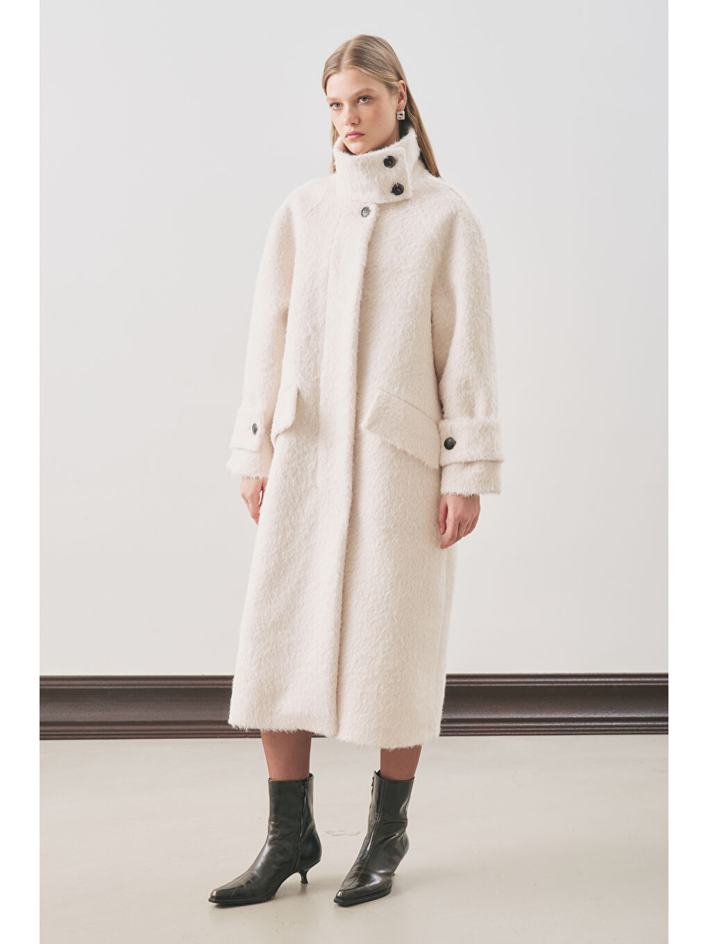 Bouchle Geniş Yakalı Kaban Ekru-3