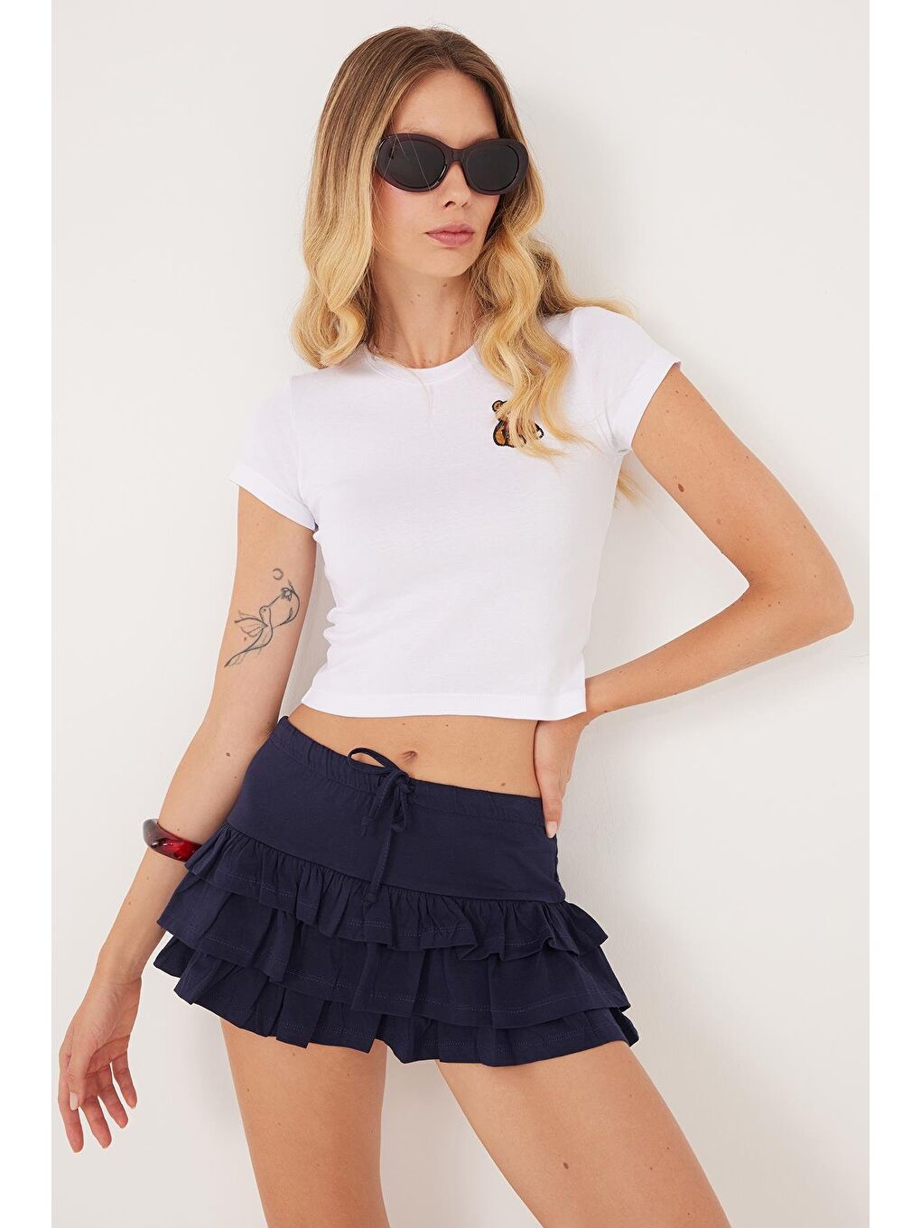 Kadın Slim Fit Dar Kesim Kısa Kollu Bisiklet Yaka Nakışlı Beyaz Tişört-3