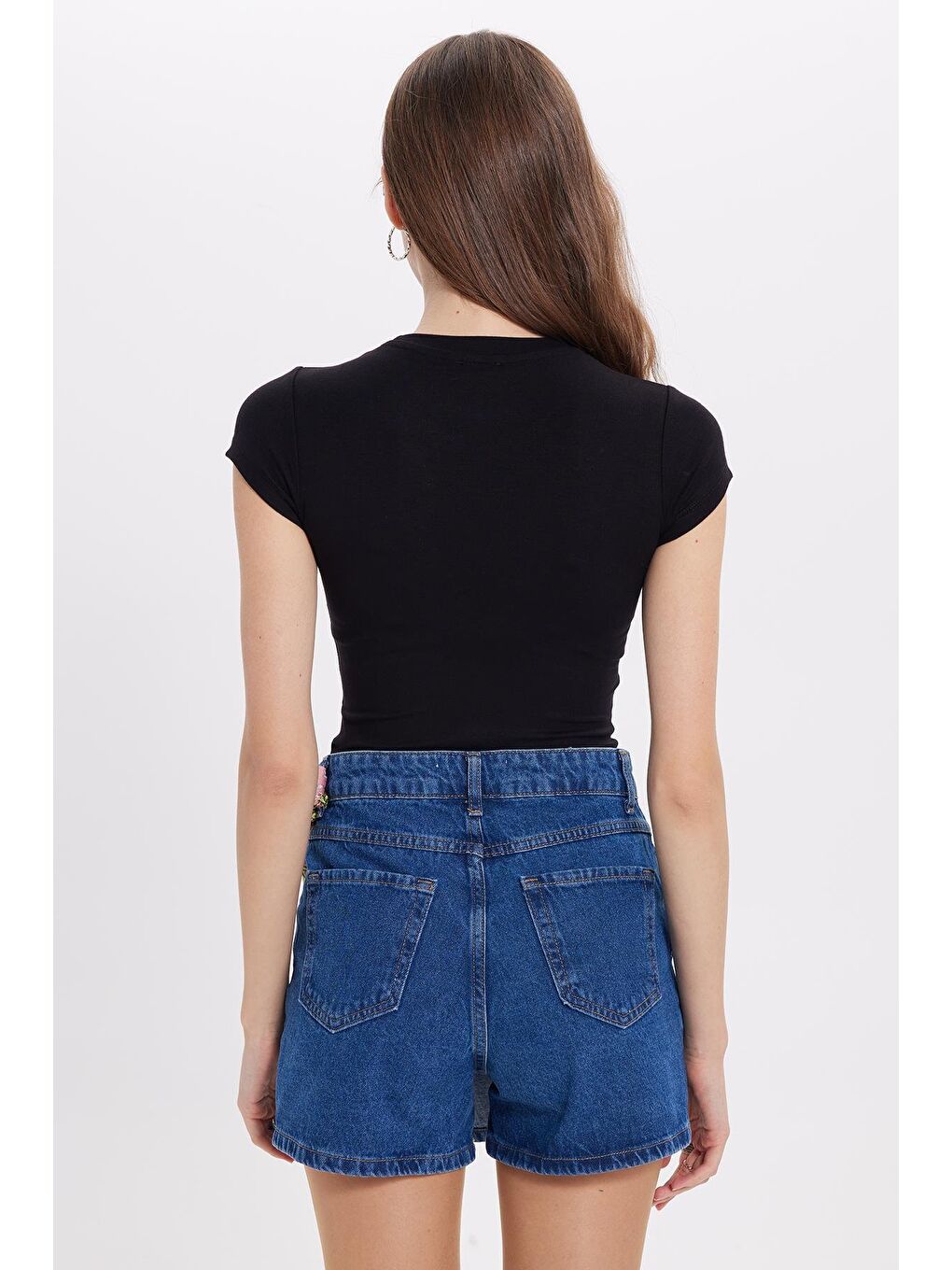 Kadın Regular Fit Klasik Kesim Bisiklet Yaka Viskon Kumaş Ultra Soft Siyah Tişört-6