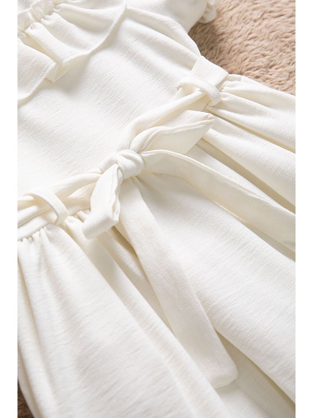 Ekru Fırfır Detaylı Kuşaklı Kız Çocuk Kısa Kol Elbise 22664-2