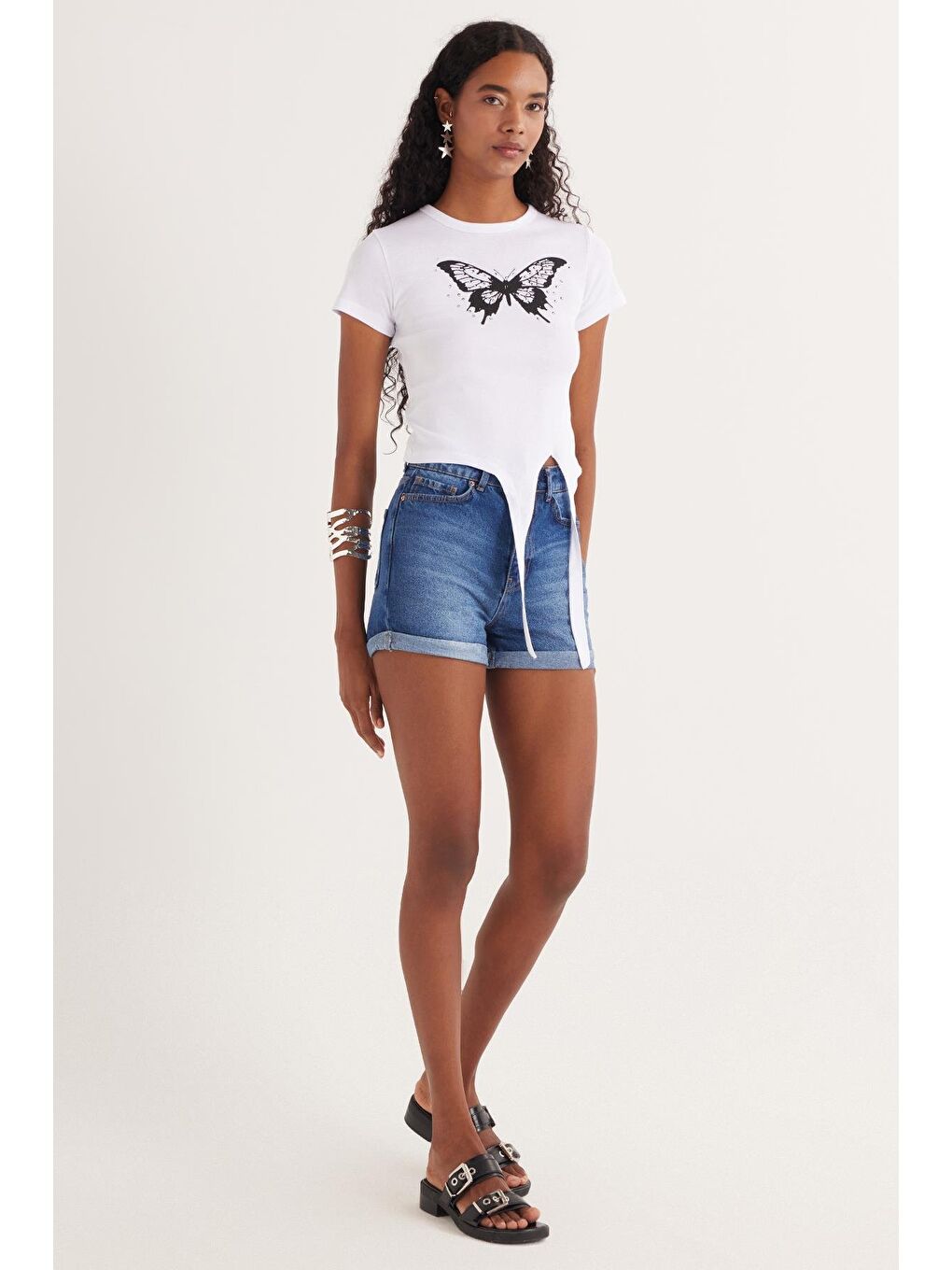 Kadın Slim Fit Dar Kesim Kısa Kollu Bağlamalı Bisiklet Yaka Baskılı Beyaz Tişört-3