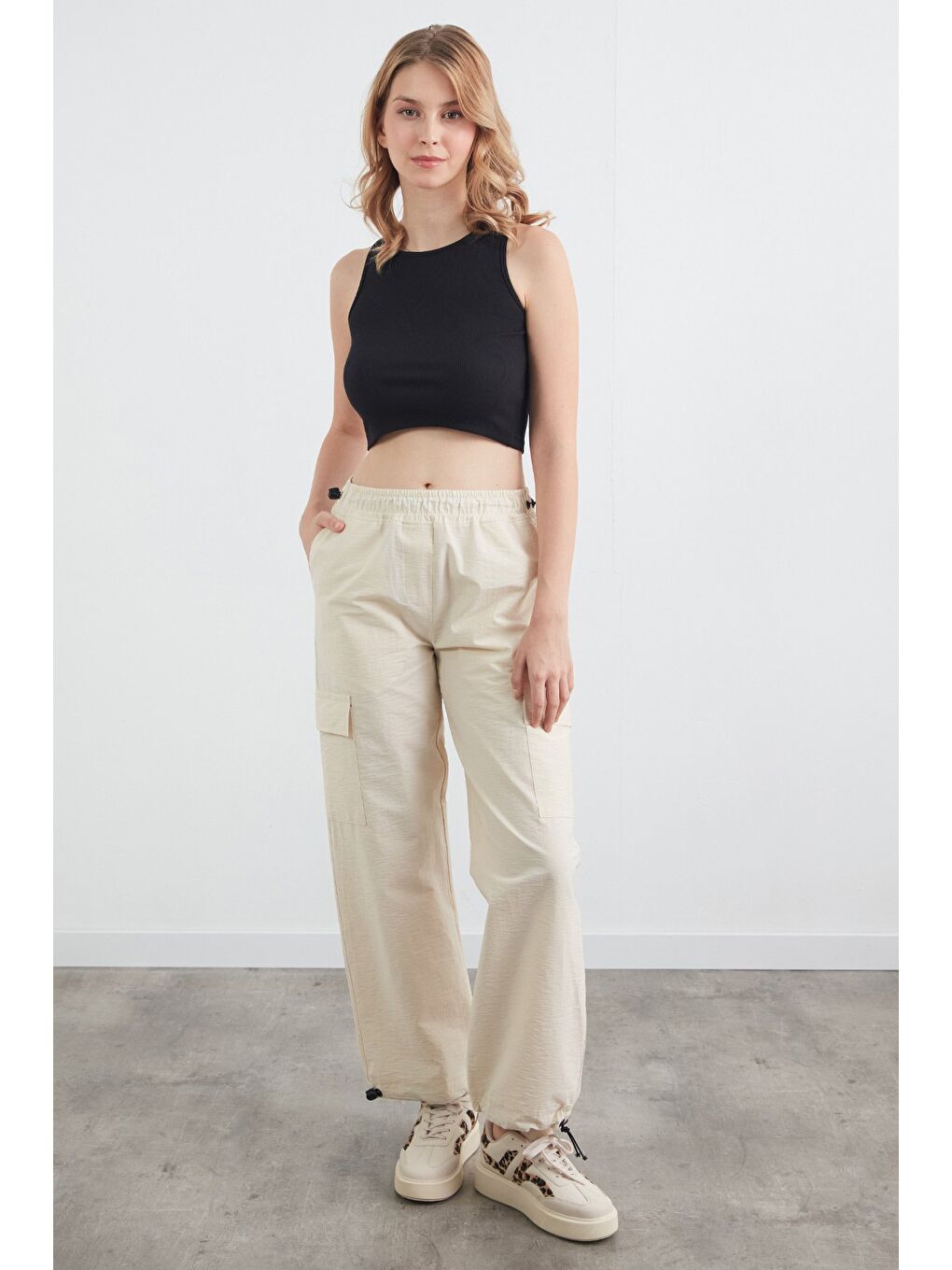 Bej Beli Ve Paçası Stoperli Kargo Cepli Paraşüt Pantolon